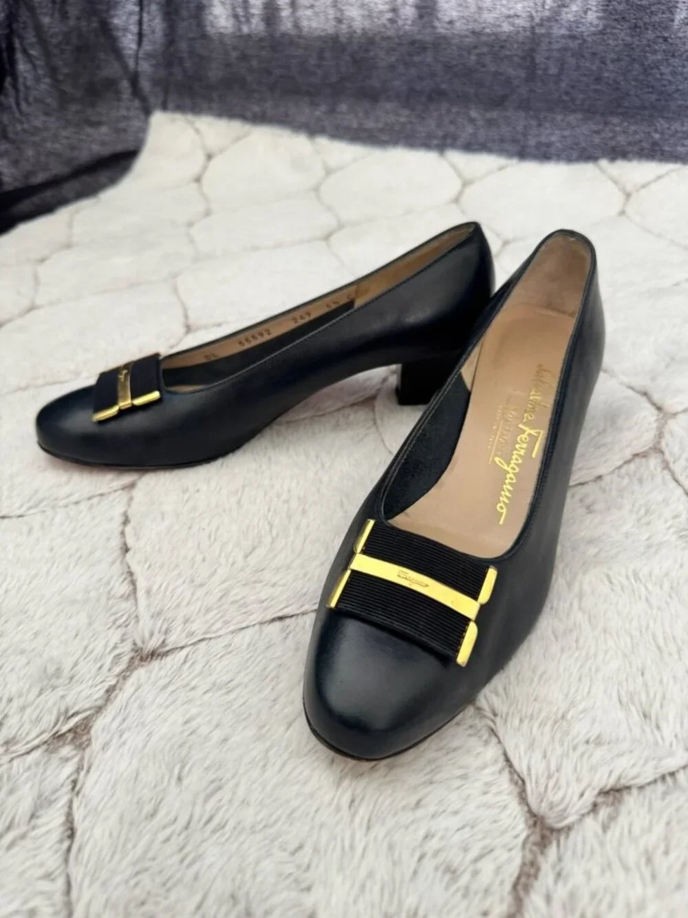 NEW Salvatore Ferragamo Vara Black Leather Bow Block Heel Pumps Size 5.5 B